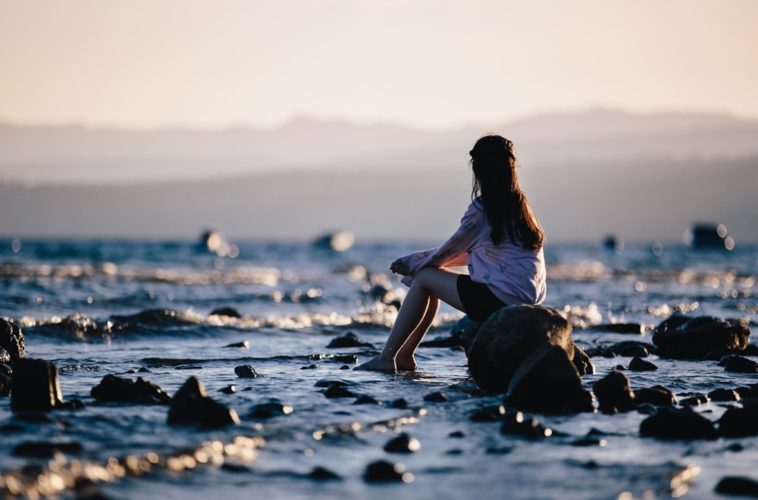 Làm người cái gì cầm lên được thì đặt bỏ xuống được