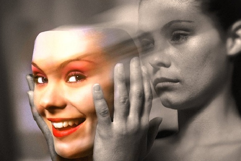 Biểu hiện nhận biết của những người sống giả tạo 