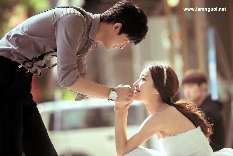 Chuyện tiền bạc trong tình yêu, tiền có mua được tình yêu không