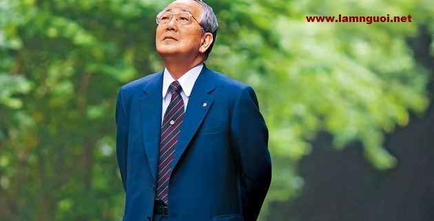 sông sâu tĩnh lặng lúa chín cúi đầu, nước sâu tĩnh lặng người khôn kiệm lời